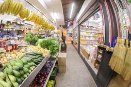 Interior do Mercado (frutas, legumes e utensílios)