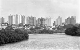 Rio e vista da cidade